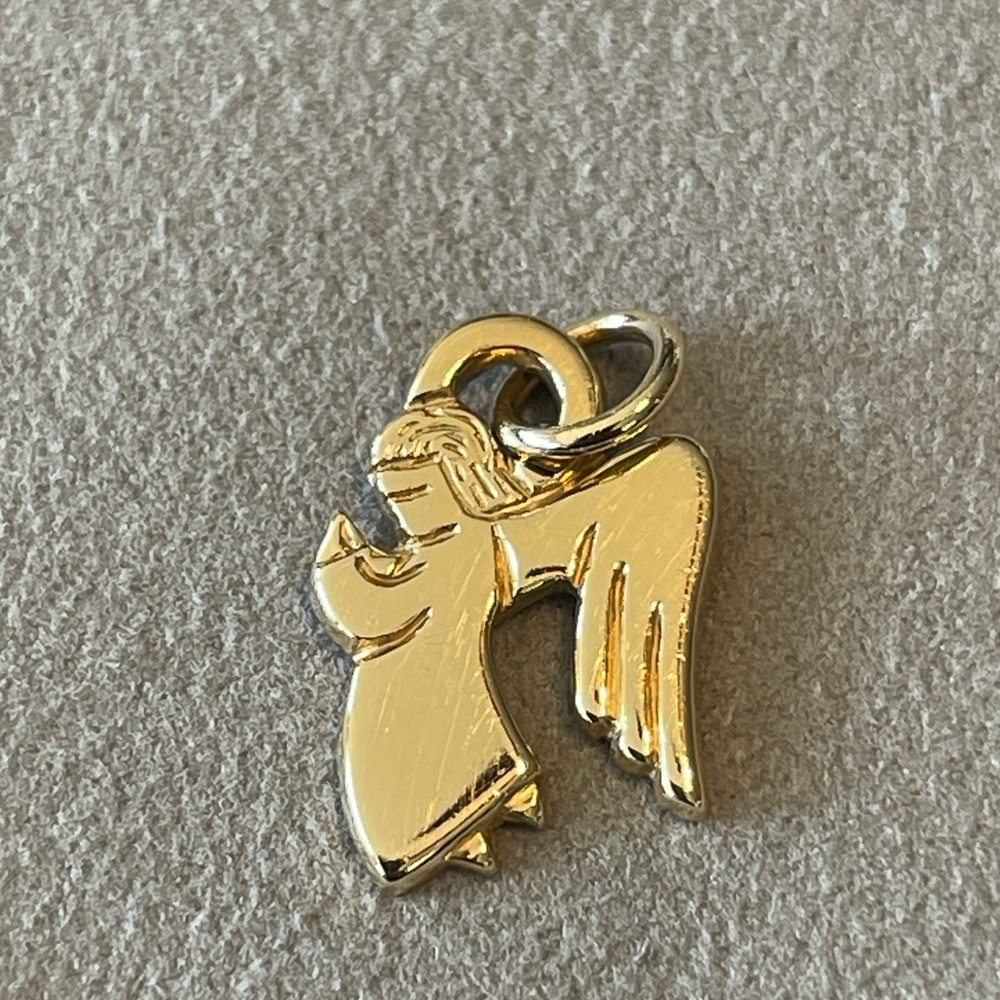 14k Gold Retired James Avery Praying Angel